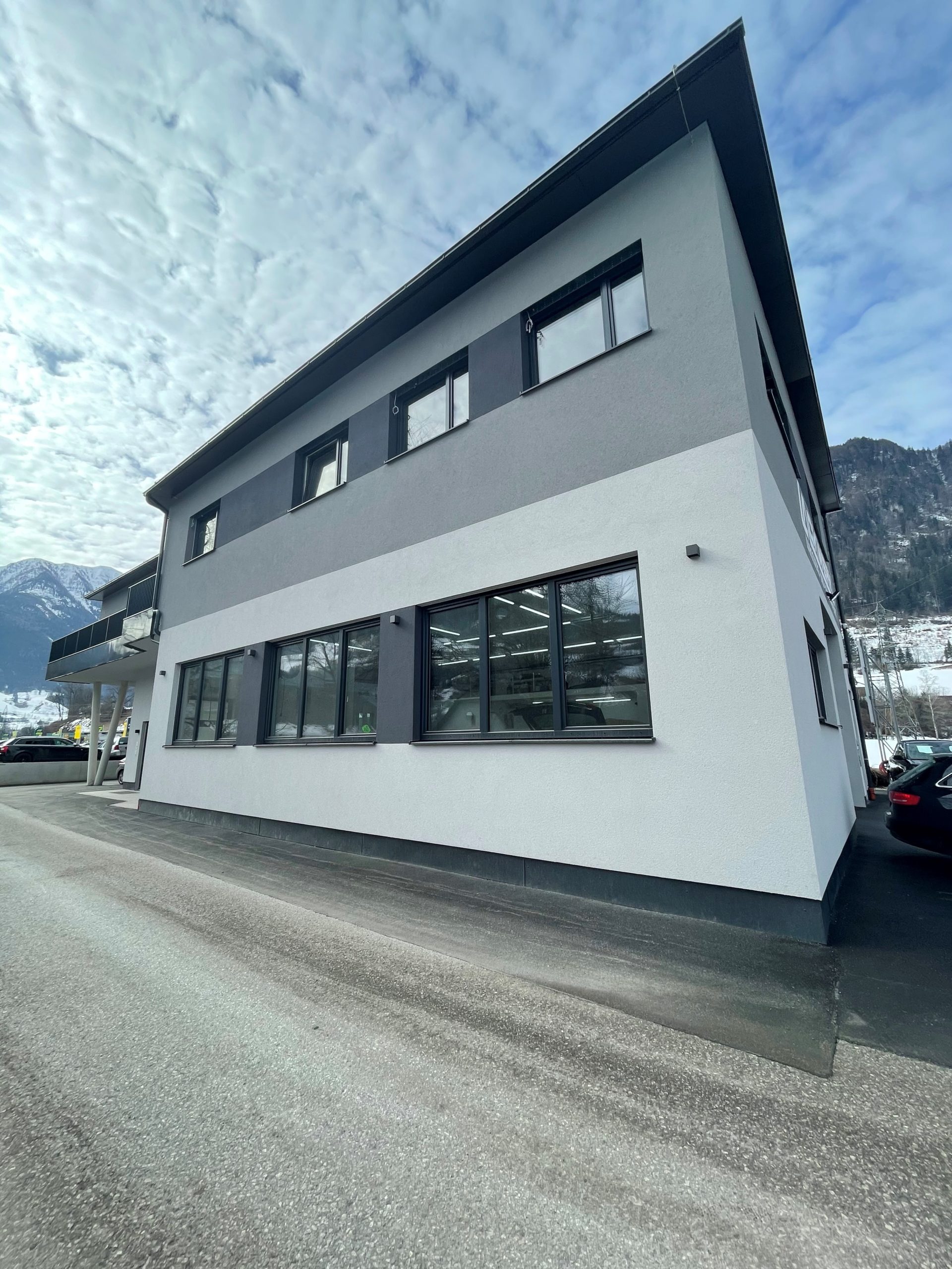 Referenz Büroge- und Industriegebäude: FENSTERPROFI